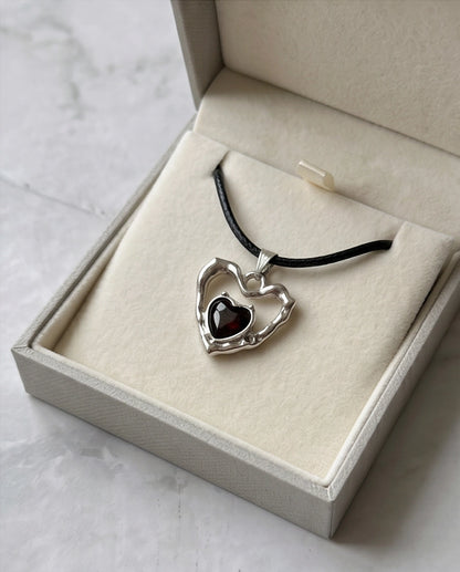 Openwork Heart & Black Gemstone Cord Necklace