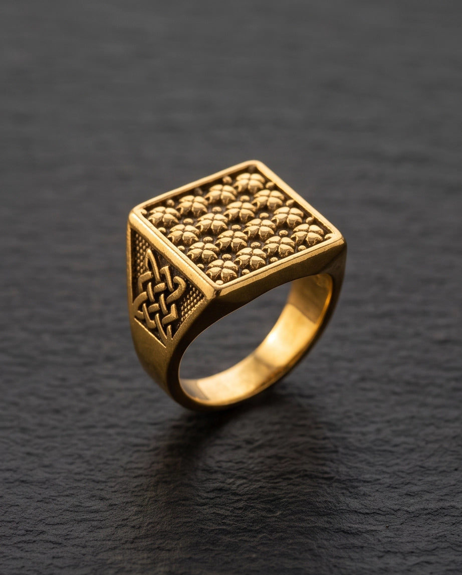 Clover Grid Gold Signet Ring