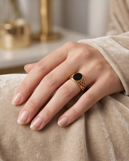 Onyx-Style Oval Cabochon Openwork Lattice Gold Ring