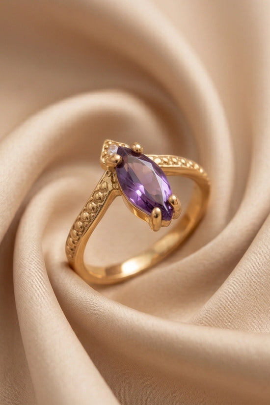 Vintage 14K Gold Marquise Amethyst Filigree Ring
