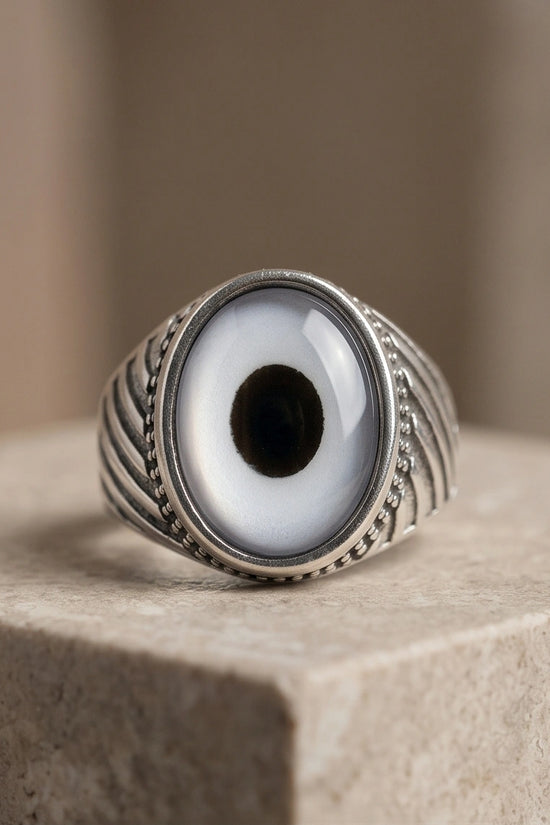 Vintage Sterling Silver Silver-Gray Wolf's Eye Statement Ring