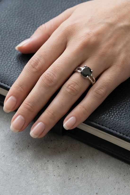 Sterling Silver Round-Cut Split Shank Black Onyx Ring