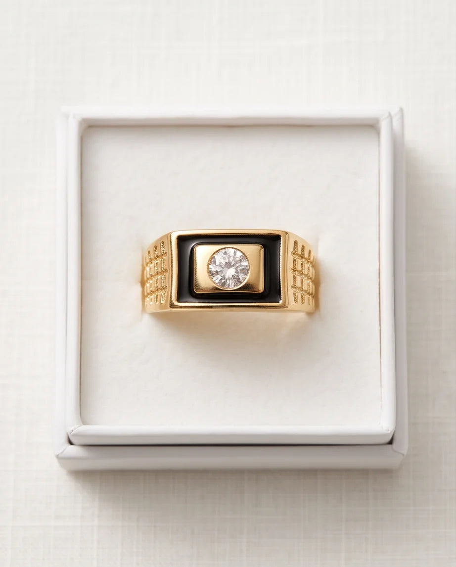 Centered Clear Gemstone Onyx Frame Lattice Gold Ring