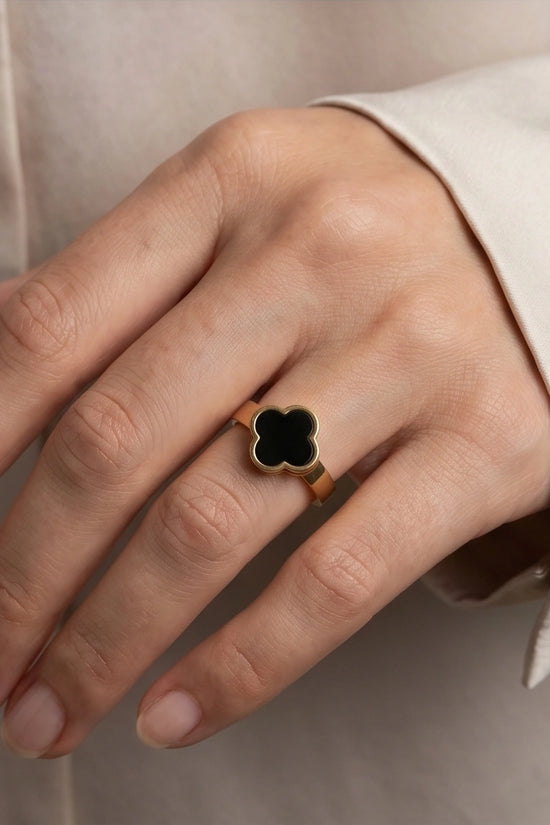 Golden Onyx Clover Minimalist Ring