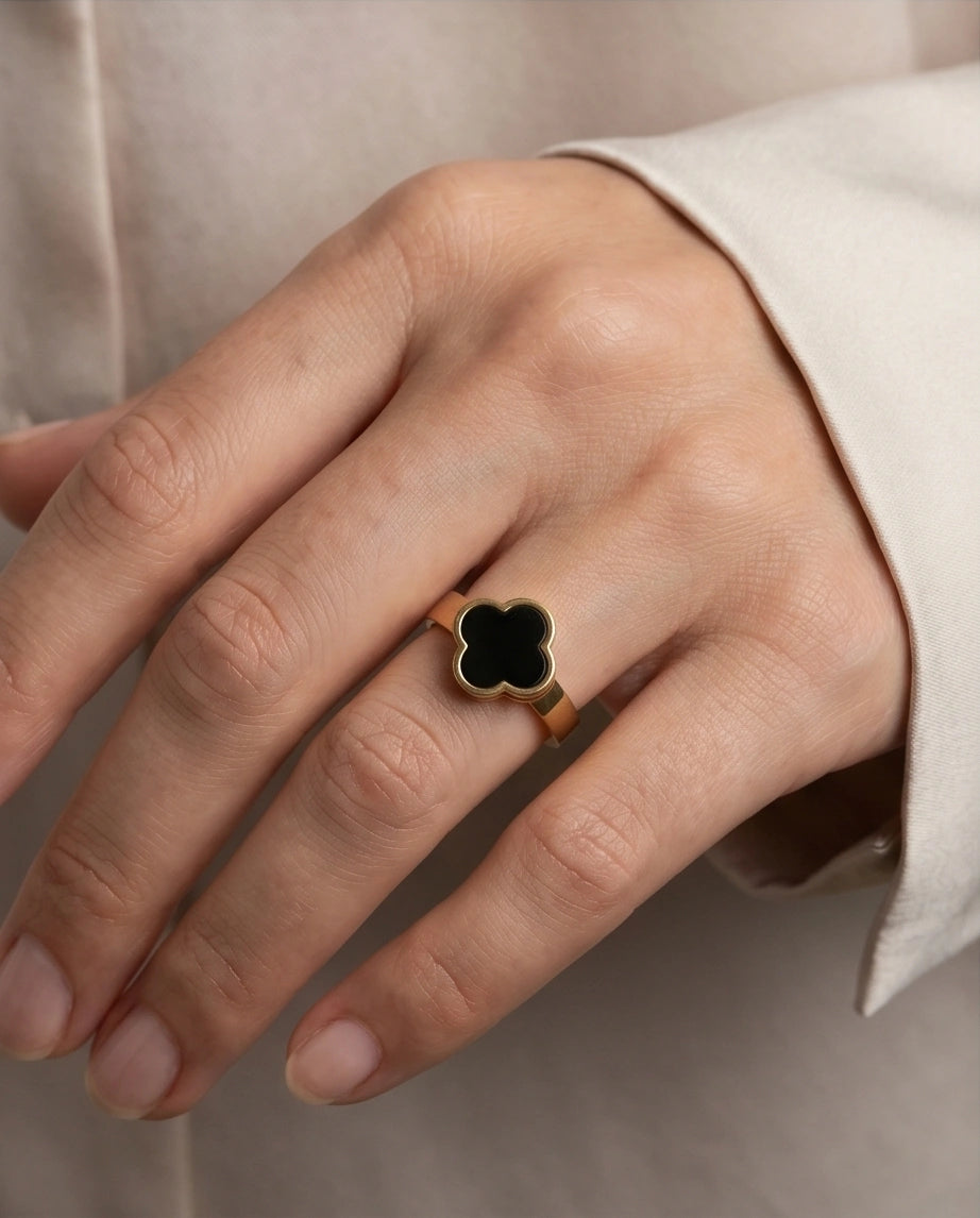Golden Onyx Clover Minimalist Ring