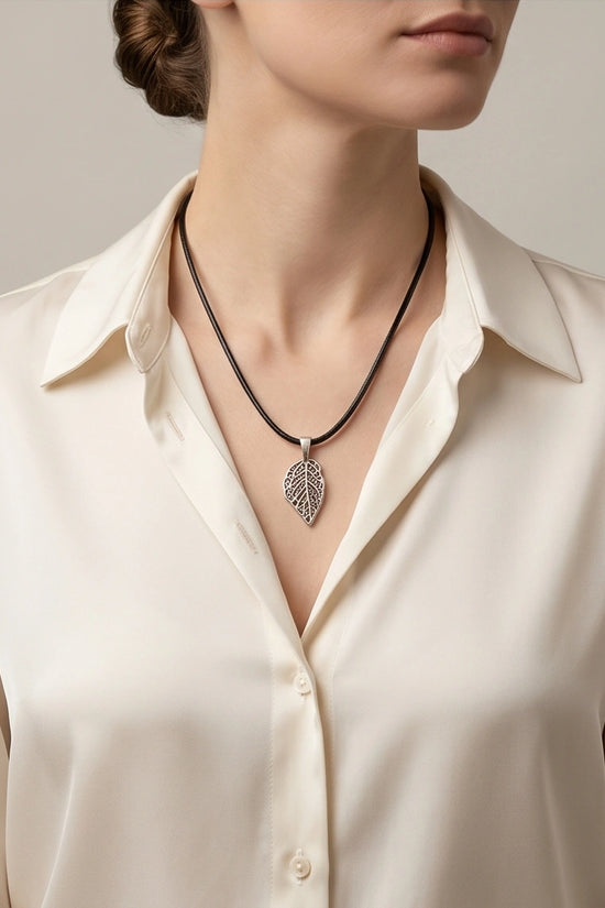Silver Retro Textured Leaf Necklace