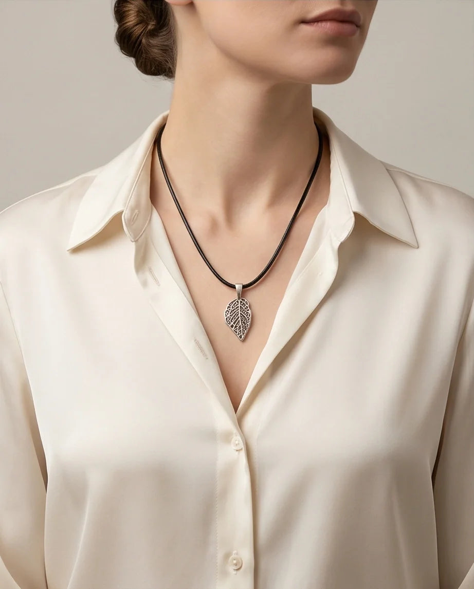 Silver Retro Textured Leaf Necklace