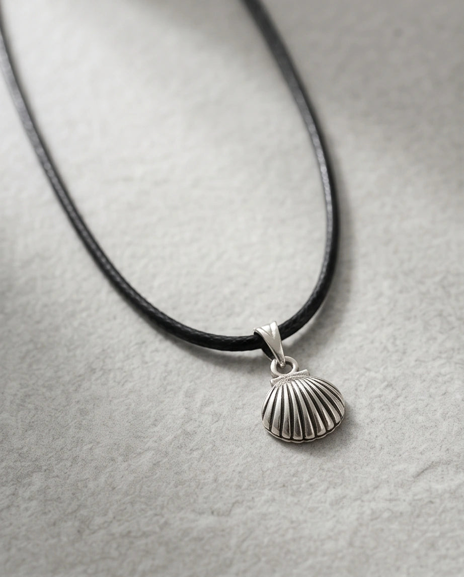 Silver Retro Scallop Seashell Necklace