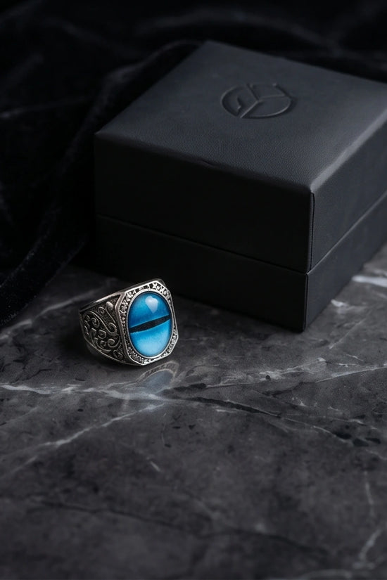 Vintage Sterling Silver Celtic Blue Eagle's Eye Ring