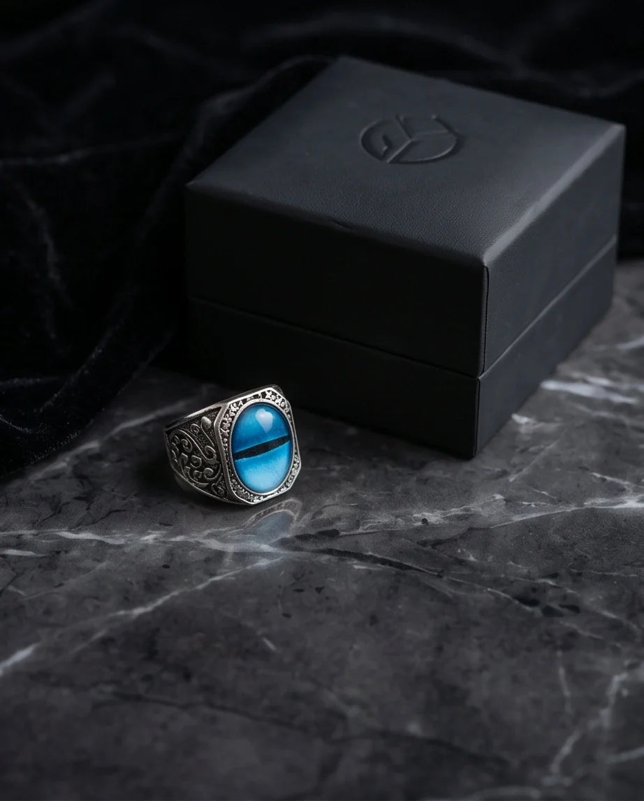 Vintage Sterling Silver Celtic Blue Eagle's Eye Ring