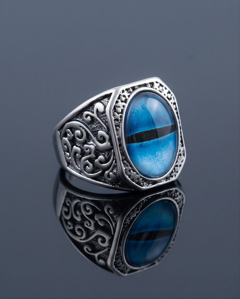 Vintage Sterling Silver Celtic Blue Eagle's Eye Ring