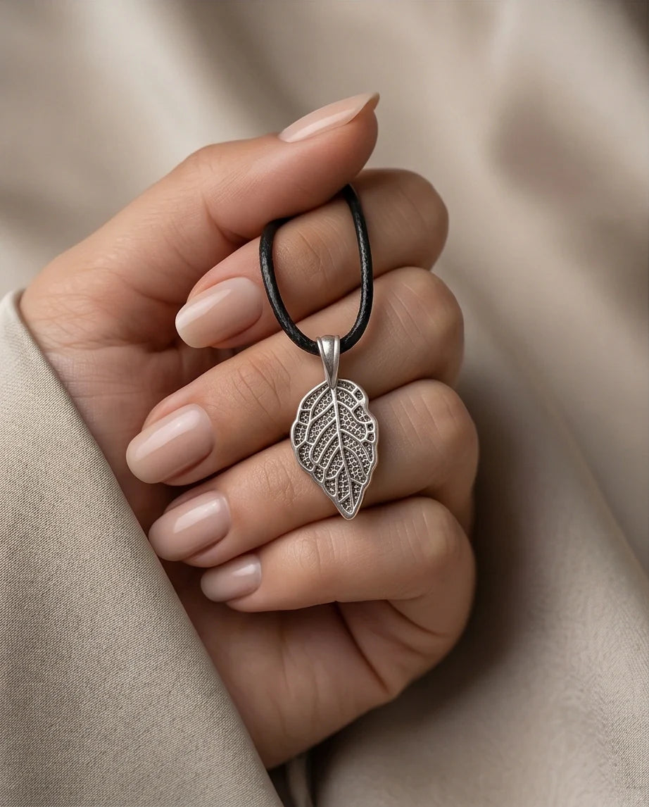 Silver Retro Textured Leaf Necklace