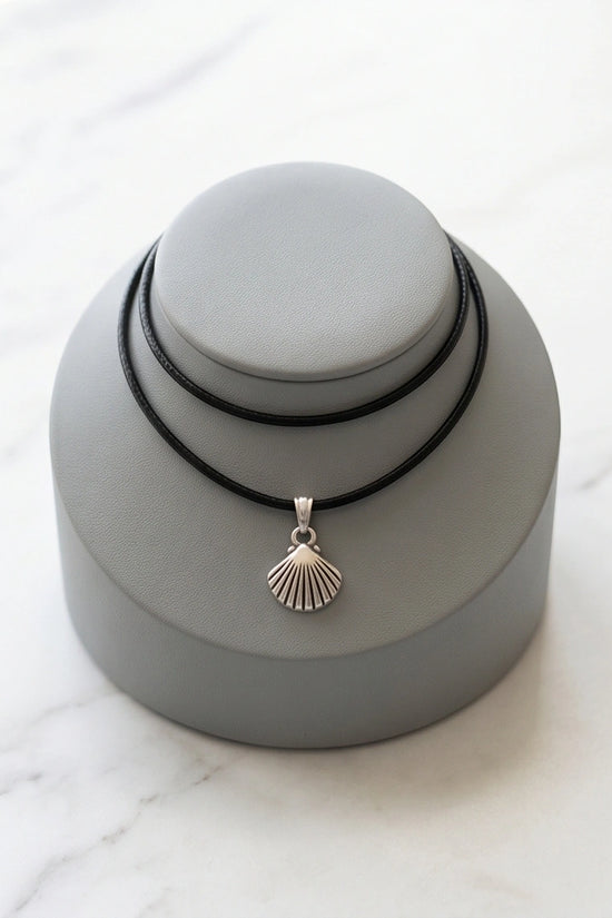 Silver Retro Seashell Pendant Necklace