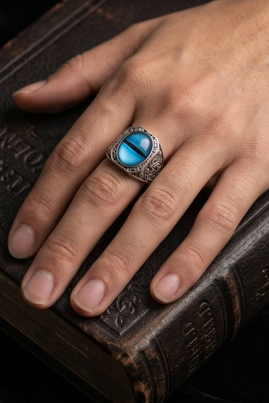 Vintage Sterling Silver Celtic Blue Eagle's Eye Ring