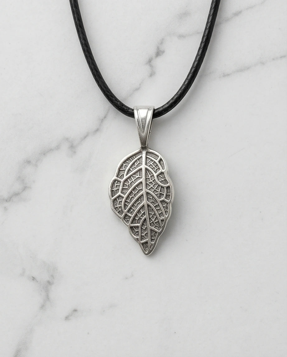 Silver Retro Textured Leaf Necklace