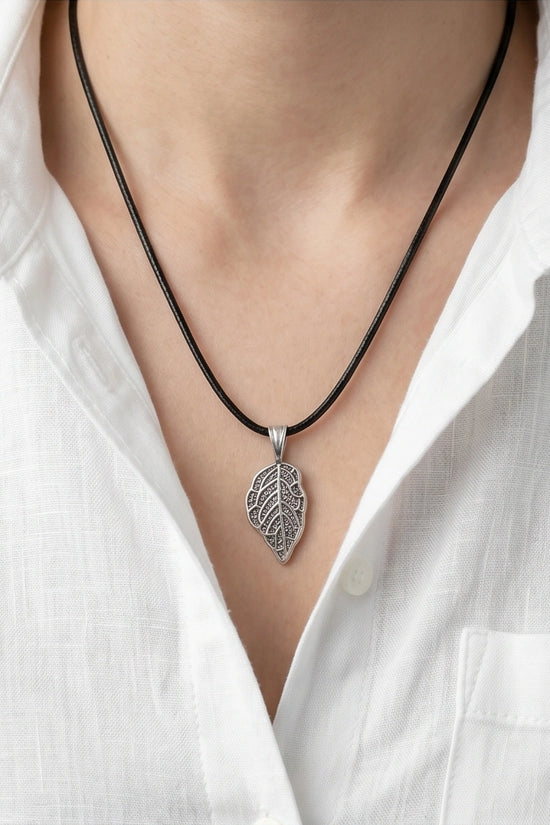 Silver Retro Textured Leaf Necklace