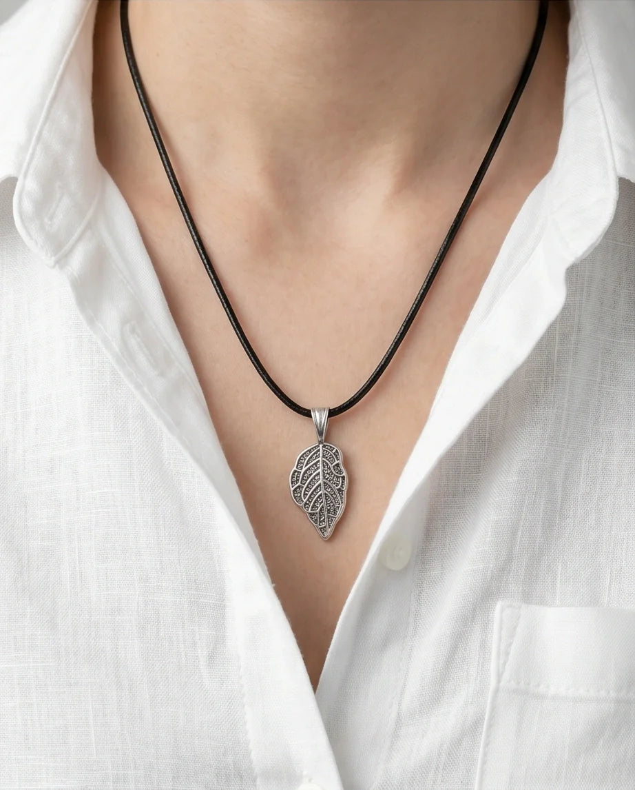 Silver Retro Textured Leaf Necklace