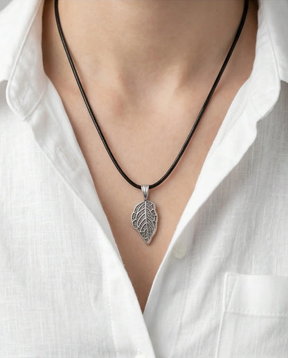 Silver Retro Textured Leaf Necklace