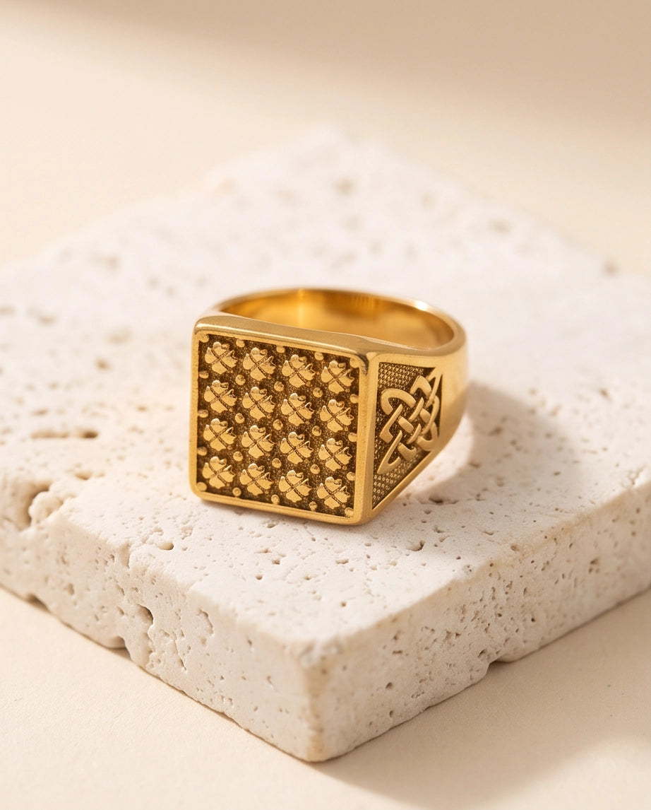 Clover Grid Gold Signet Ring