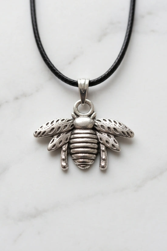 Silver Retro Bumblebee Pendant Necklace