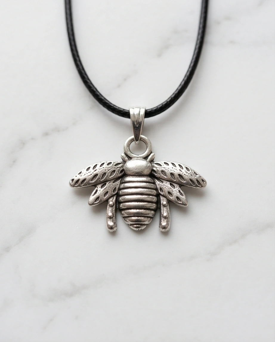 Silver Retro Bumblebee Pendant Necklace