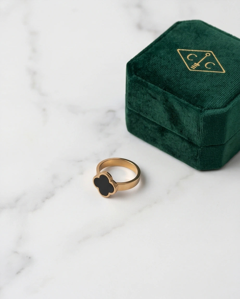 Golden Onyx Clover Minimalist Ring