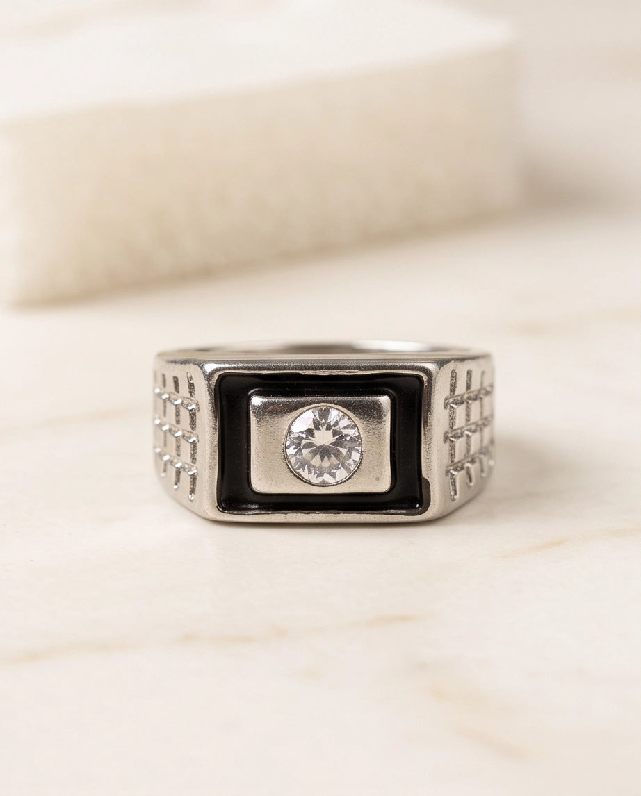 Brilliant Round Crystal Onyx-Inlay Brick-Link Band Silver Ring