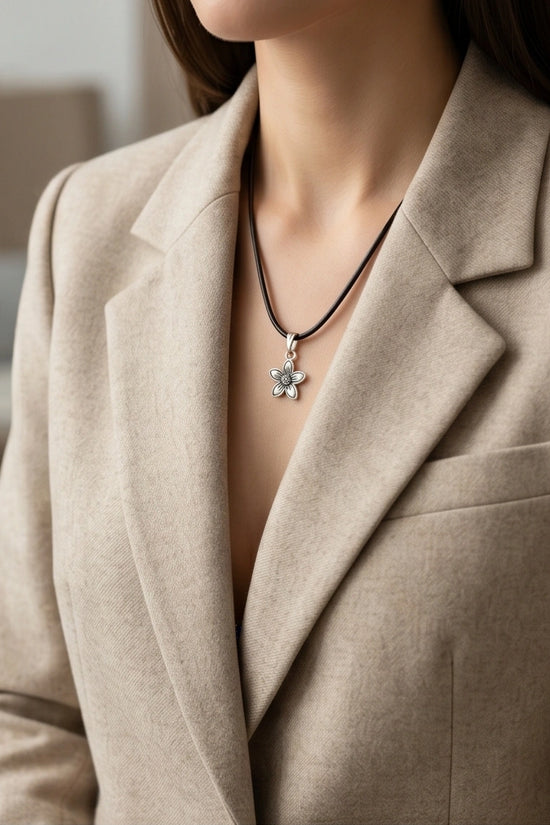 Silver Retro Five-Petal Blossom Necklace