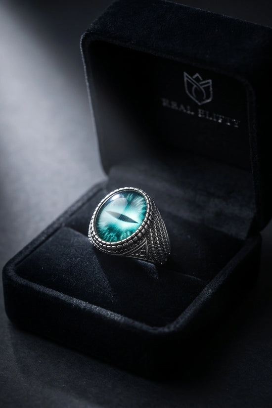 Vintage Sterling Silver Serpent Scale Deep Teal Eye Ring
