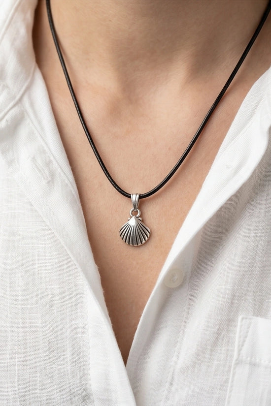 Silver Retro Seashell Pendant Necklace