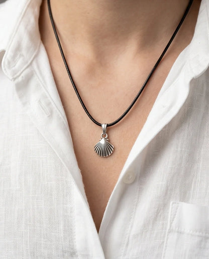 Silver Retro Seashell Pendant Necklace