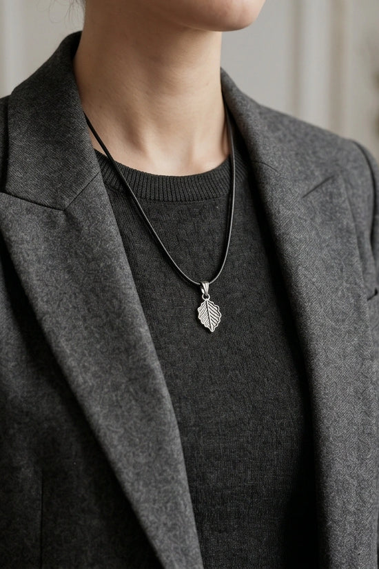 Silver Retro Wavy Leaf Necklace