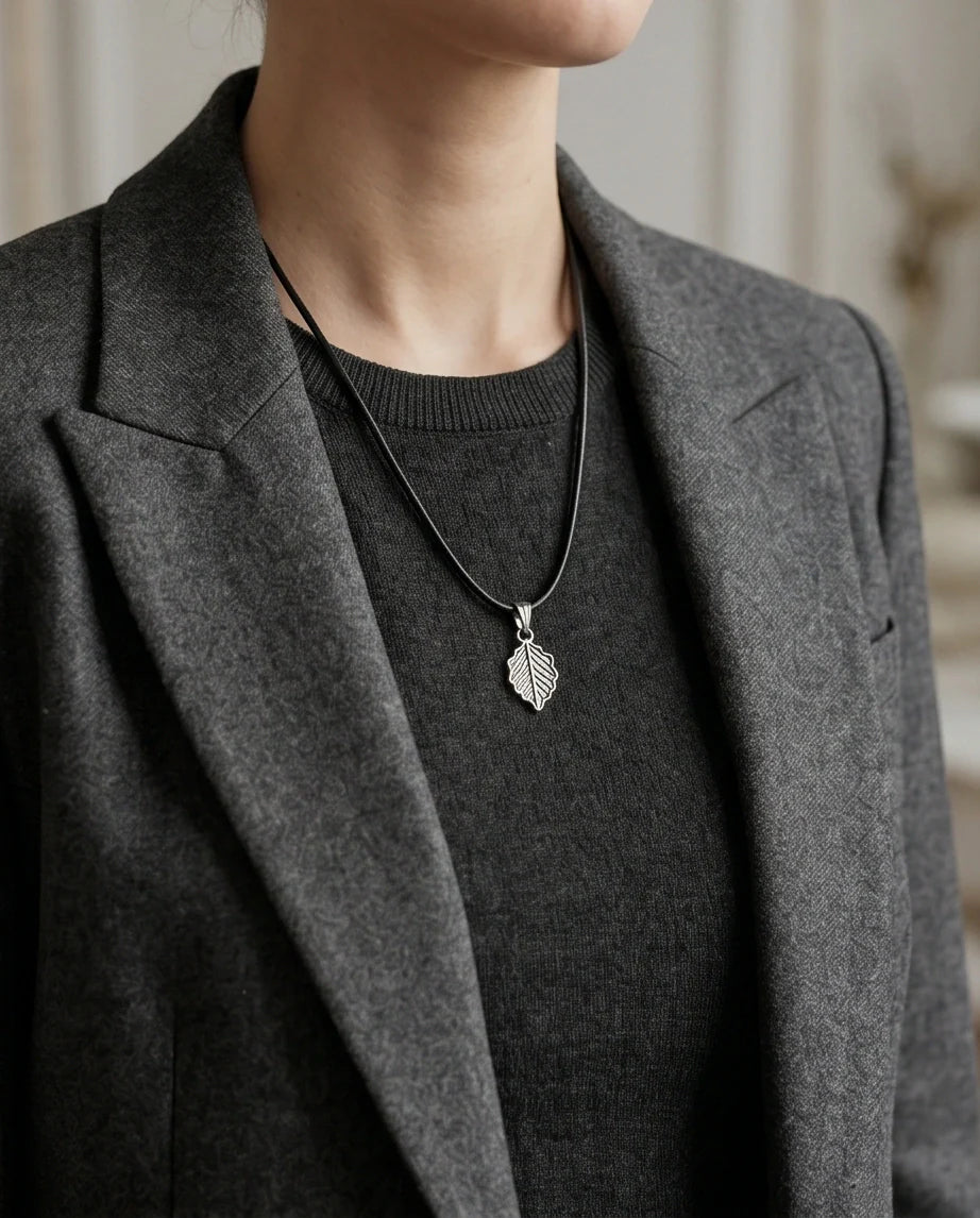 Silver Retro Wavy Leaf Necklace