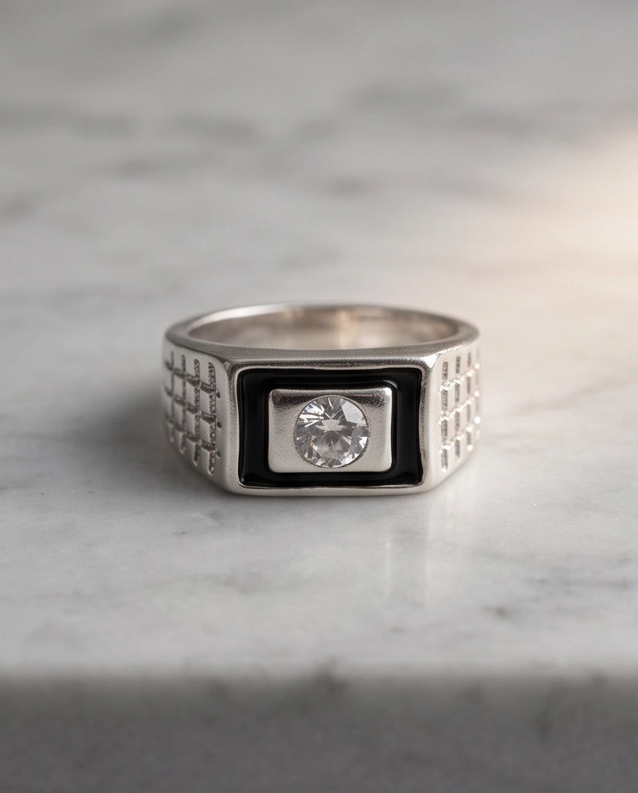 Brilliant Round Crystal Onyx-Inlay Brick-Link Band Silver Ring