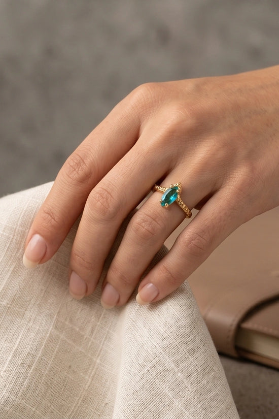 Vintage 14K Gold Marquise London Blue Topaz Chevron Ring