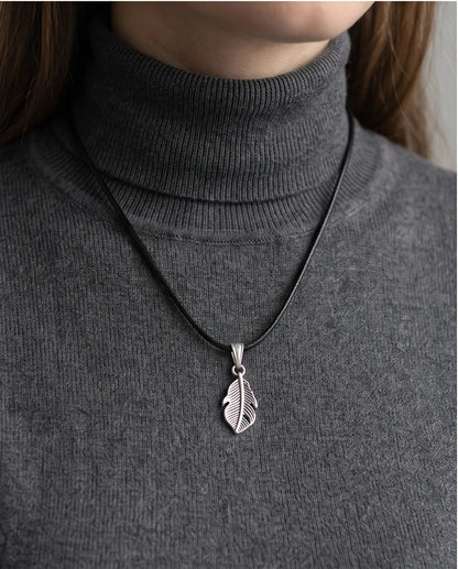 Silver Detailed Plume Feather Necklace