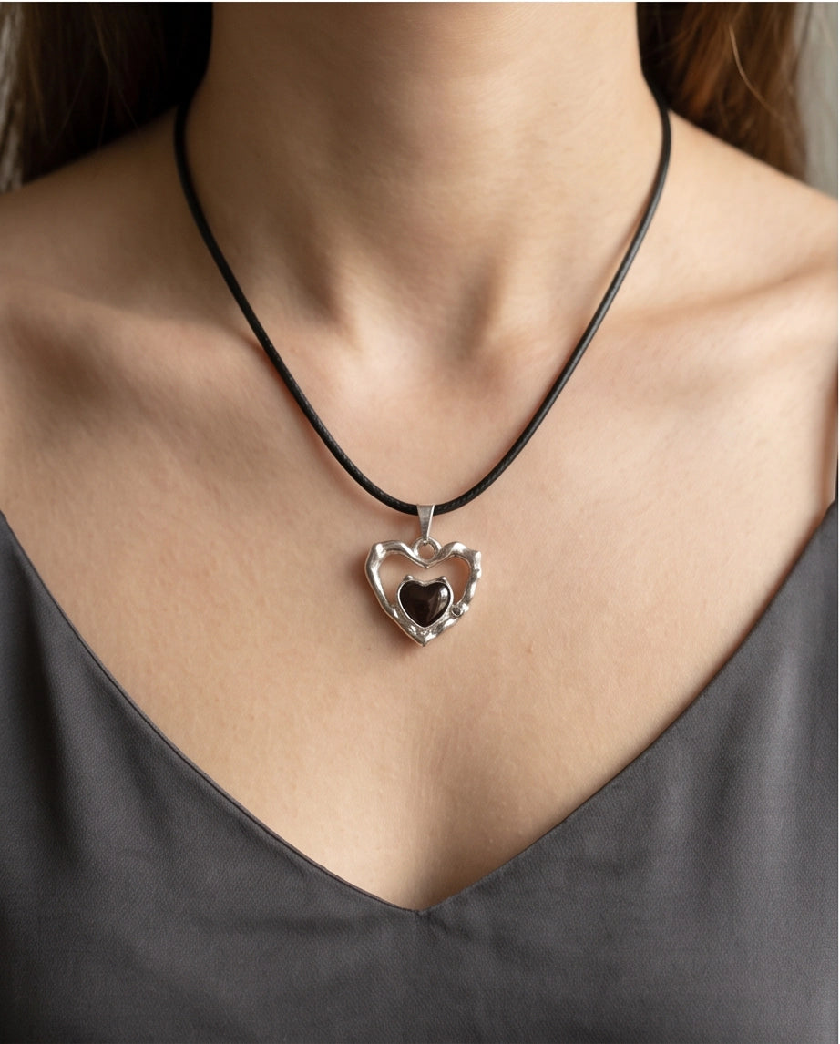Openwork Heart & Black Gemstone Cord Necklace