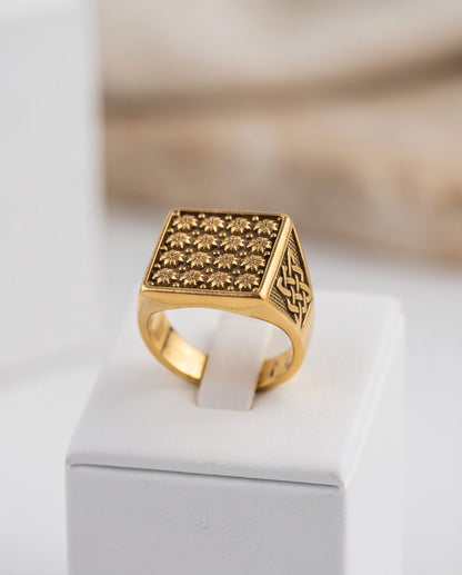 Clover Grid Gold Signet Ring