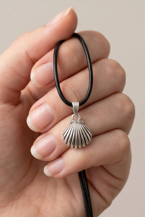 Silver Retro Scallop Seashell Necklace