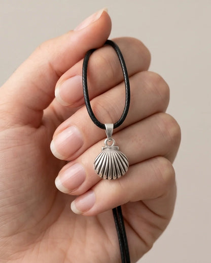 Silver Retro Scallop Seashell Necklace