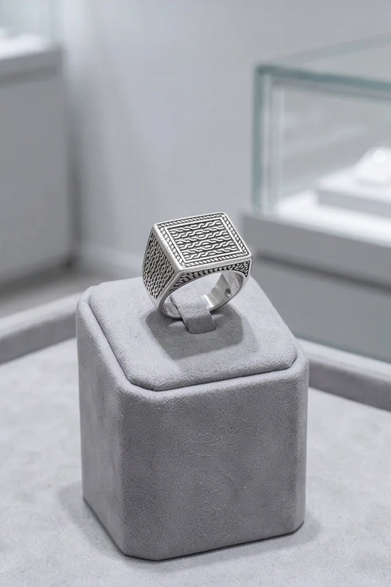 Vintage Sterling Silver Interlocking Lattice Signet Ring