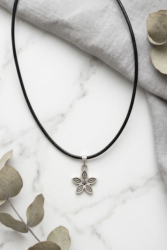 Silver Delicate Five-Petal Flower Necklace