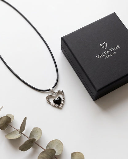 Openwork Heart & Black Gemstone Cord Necklace