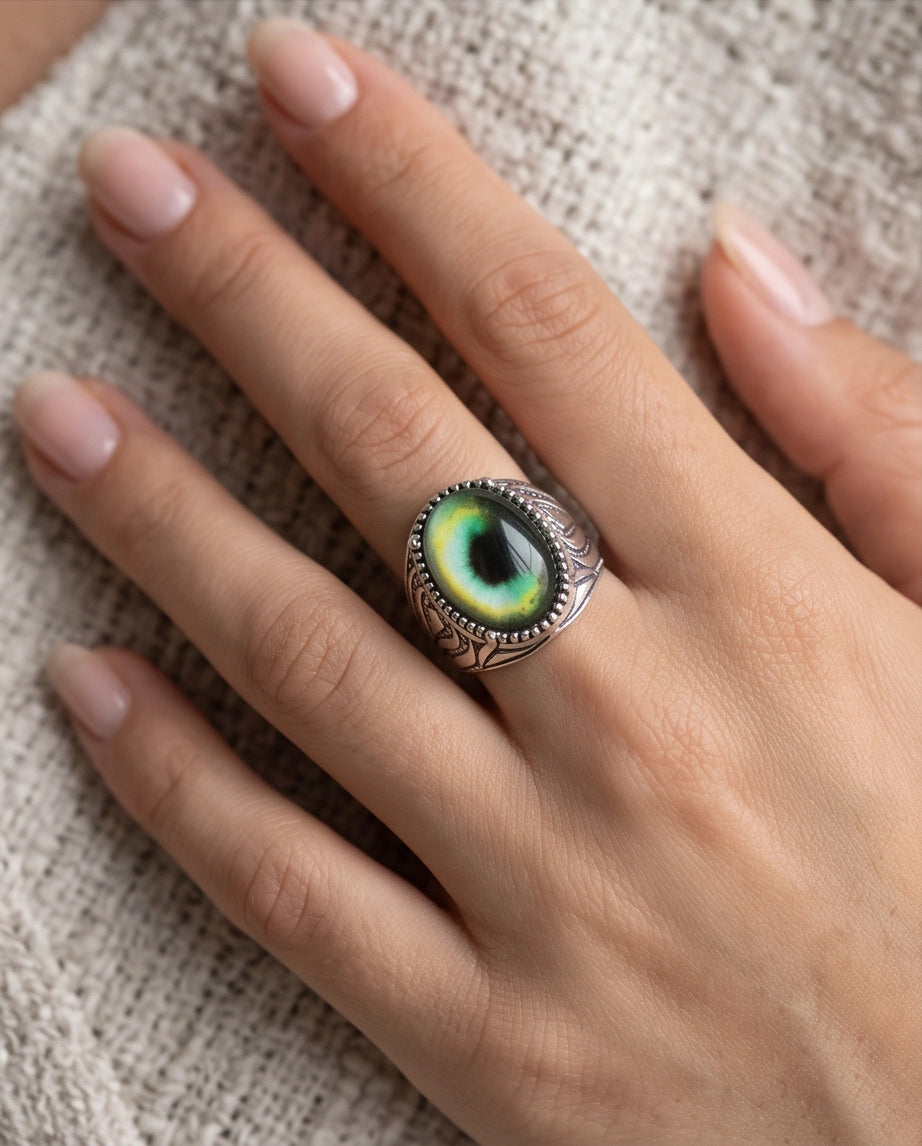 Emerald-Yellow Cat-Eye Cabochon Ornate Scrollwork Silver Ring