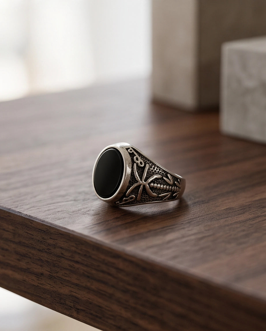 Onyx-Style Oval Cabochon Palm Tree Motif Silver Ring