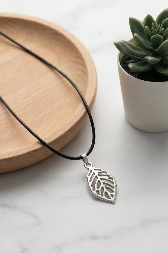 Silver Hollow Cutout Leaf Necklace