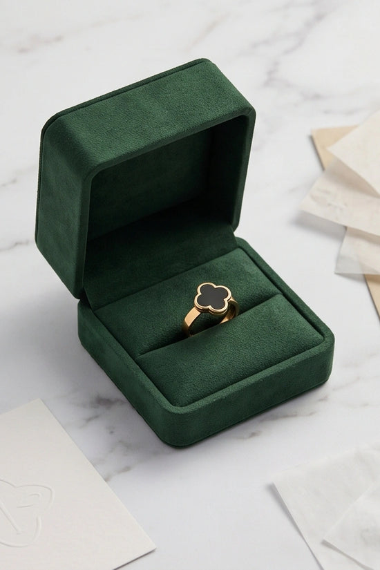 Golden Onyx Clover Minimalist Ring