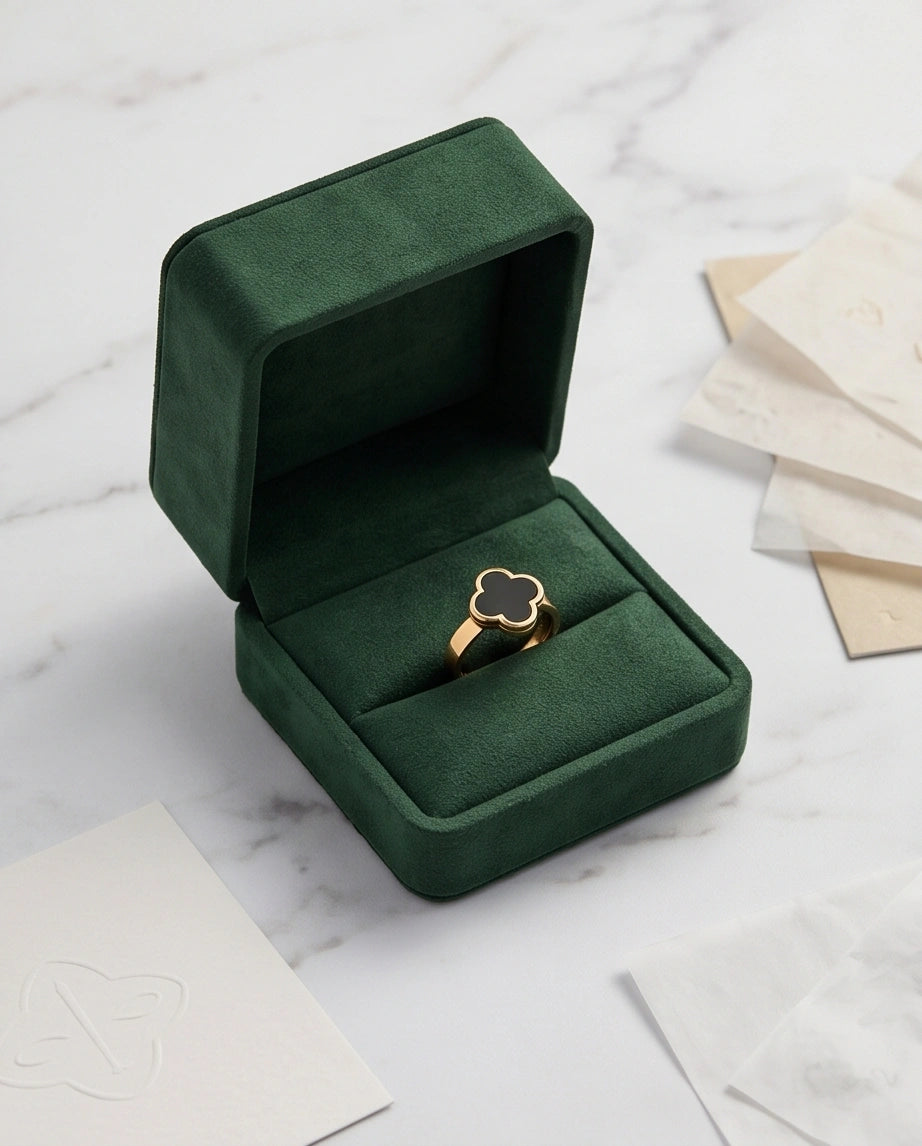 Golden Onyx Clover Minimalist Ring