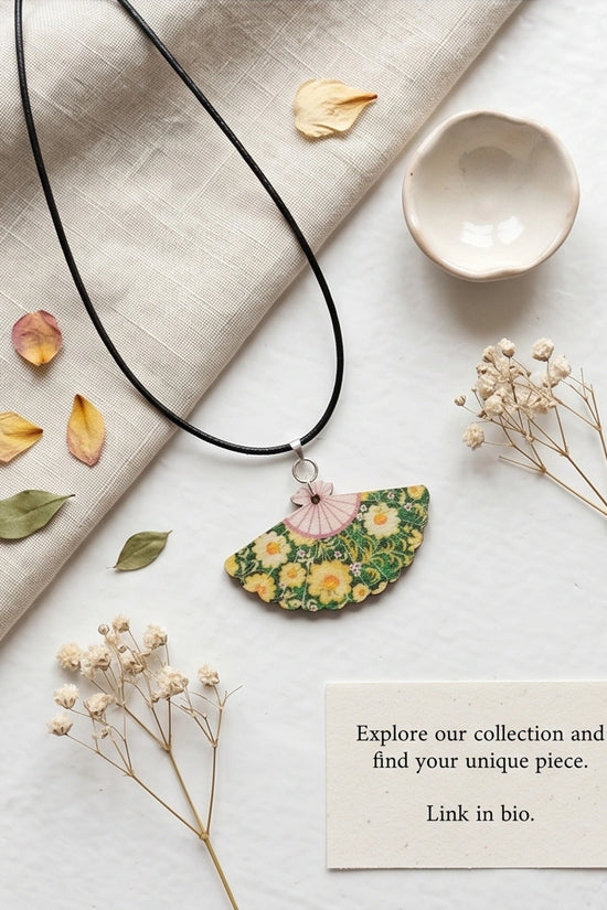 Vintage Floral Hand-Fan Pendant Necklace