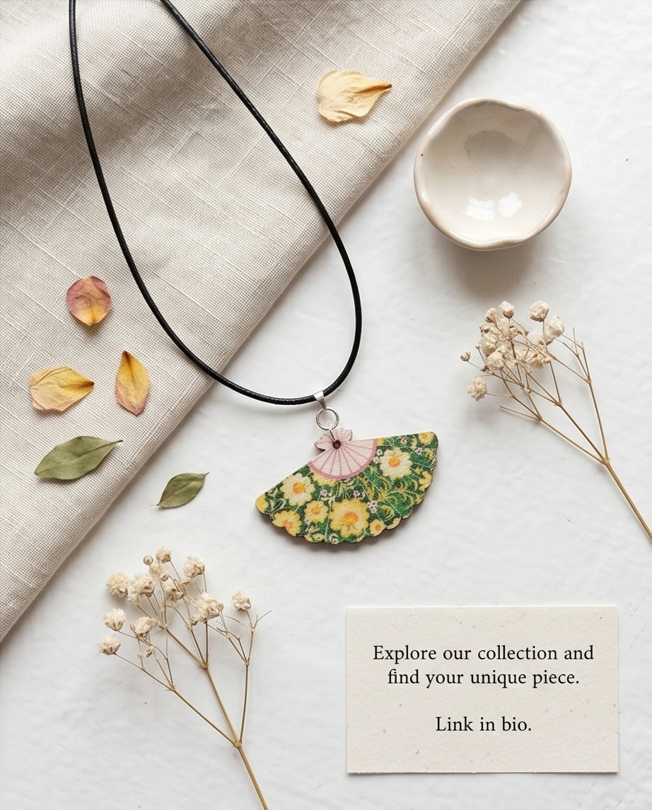 Vintage Floral Hand-Fan Pendant Necklace